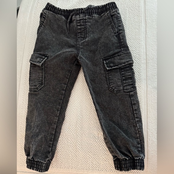 Volcom Black Elastic Waist Cargo Jogger Jeans Pants 4T - Picture 1 of 6